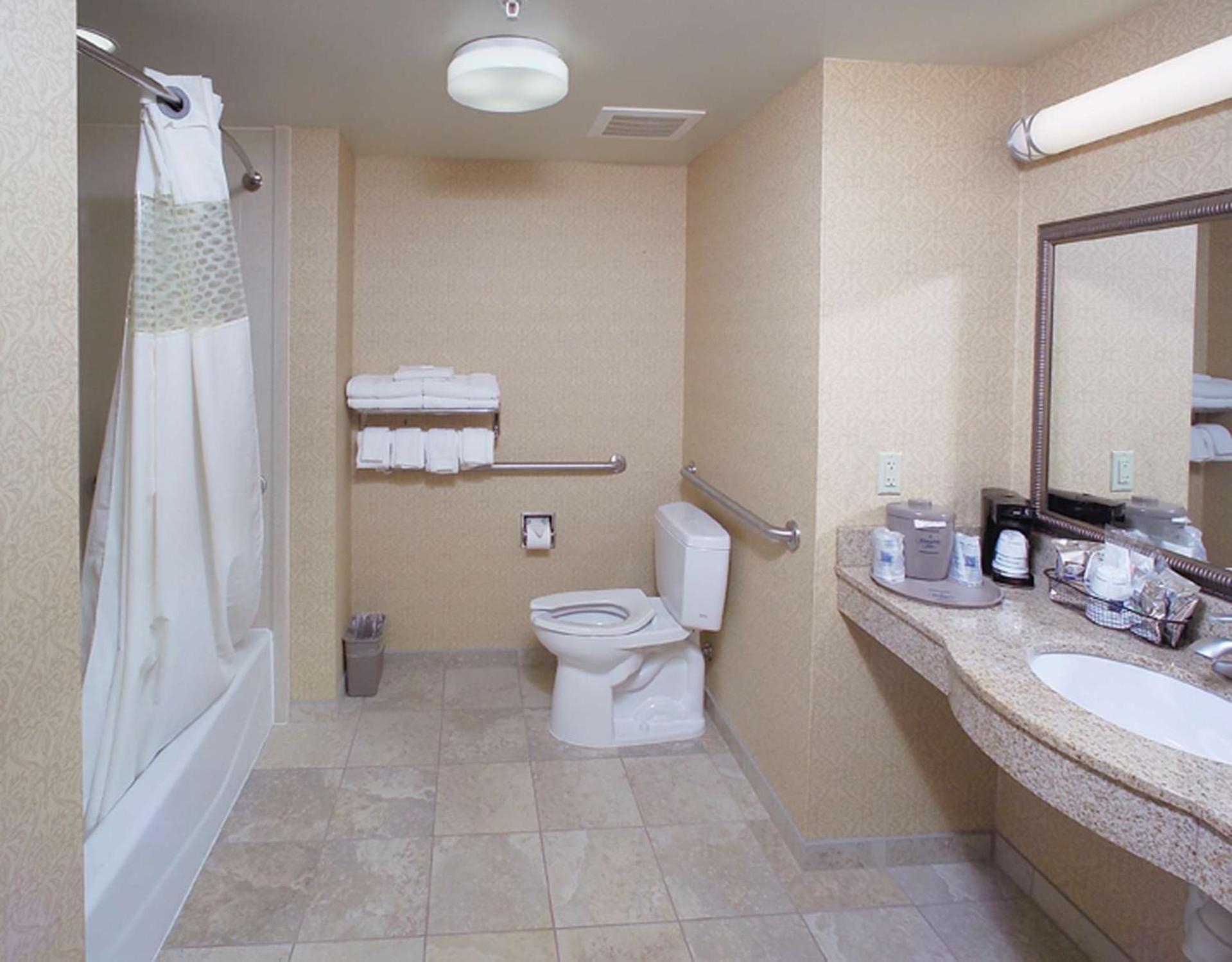 Hampton Inn Schenectady Downtown Δωμάτιο φωτογραφία